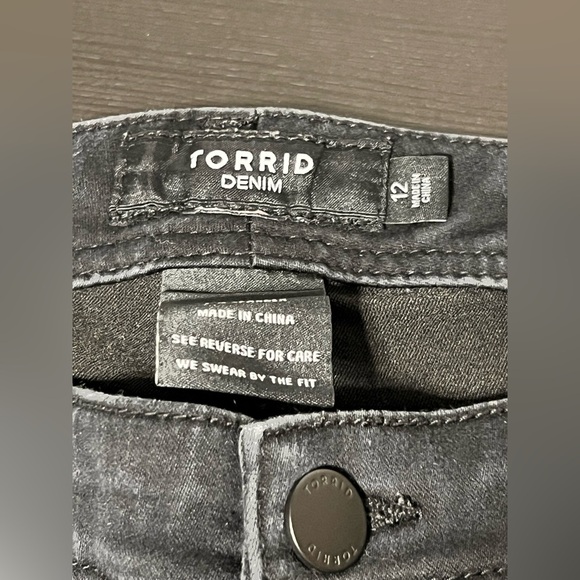 Torrid Denim Black/Gray Skinny Jeans Sz 12 - Picture 4 of 5